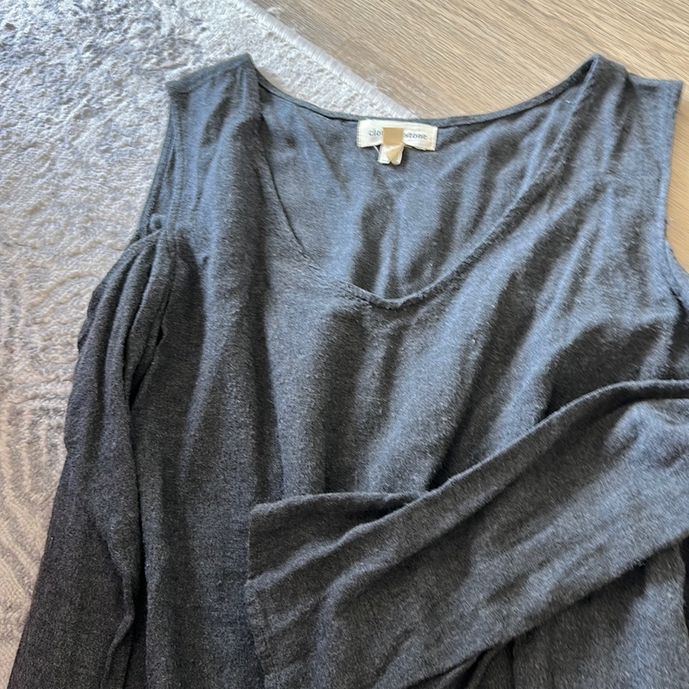 Cloth and Stone cold shoulder long sleeve
